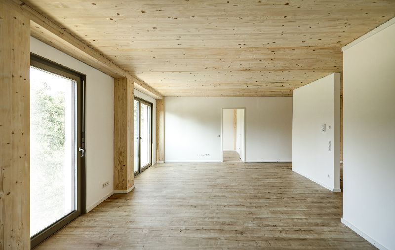 Wohnraum in Holz (Quelle: Conné van d'Grachten)