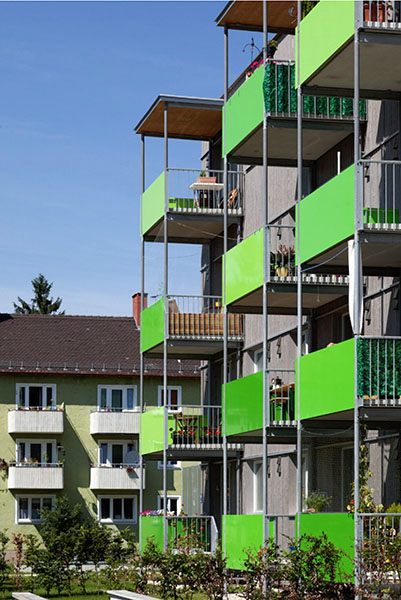 Hofansicht Balkone (Quelle: kaufmann.lichtblau.architekten)